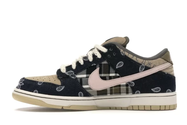 SB DUNK LOW TRAVIS SCOTT 2