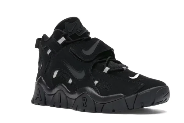 AIR BARRAGE ALL BLACK 10