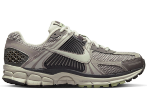 AIR ZOOM VOMERO 5 COBBLESTONE FLAT PEWTER